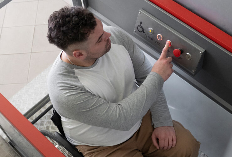 osoba niepelnosprawna winda